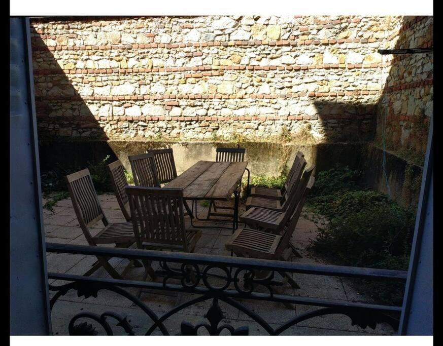 Grande Maison Ancienne Simple Et Spacieuse. ヴィシー エクステリア 写真