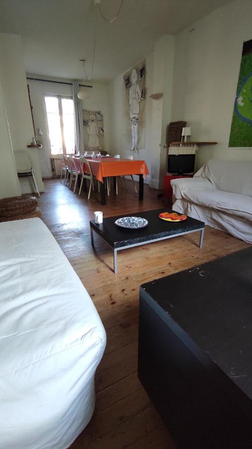 Grande Maison Ancienne Simple Et Spacieuse. ヴィシー エクステリア 写真