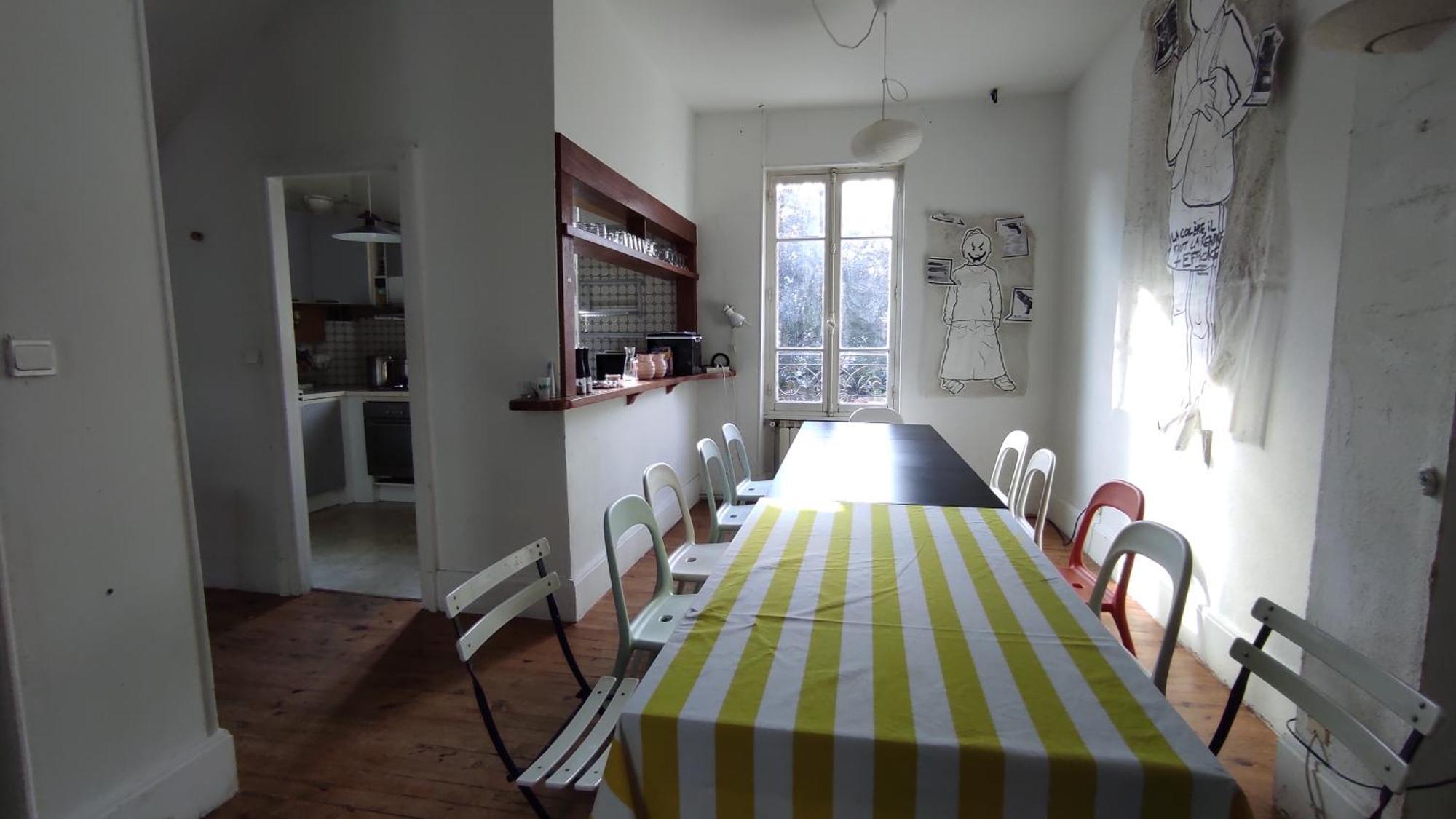 Grande Maison Ancienne Simple Et Spacieuse. ヴィシー エクステリア 写真
